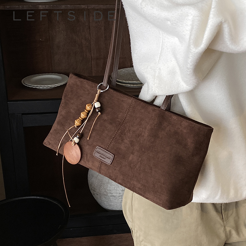 Luxury Bags Of 2026 - LEFTSIDE Retro Süet Omuz Çantası, Ahşap